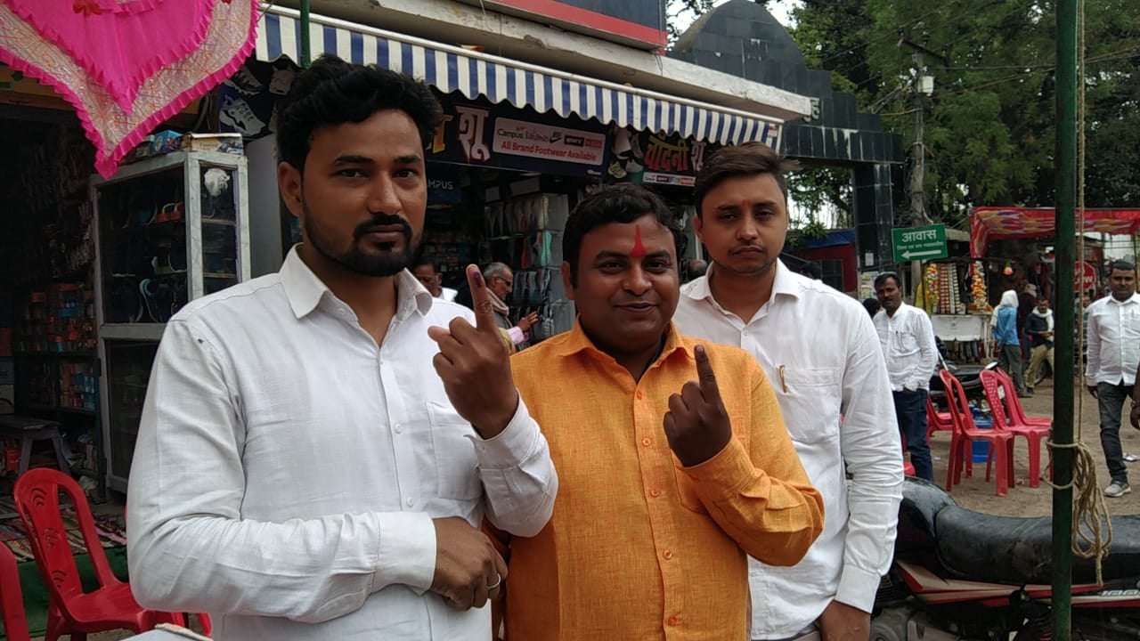 शिक्षक एमएलसी चुनाव : कड़ी सुरक्षा के बीच हो रहा मतदान,वोटरों में उत्साह