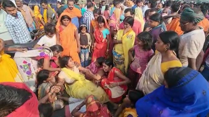 जहानाबाद में ट्रक पलटने से दो मजदूर की मौत, कई घायल