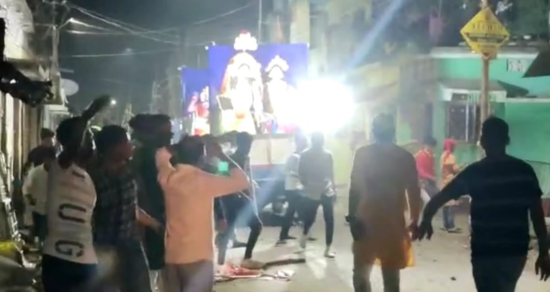 साहिबगंज में भी विसर्जन जुलूस के दौरान पत्थरबाजी, पुलिस अधिकारी समेत कई लोग घायल, जानिए कहां हुआ उपद्रव