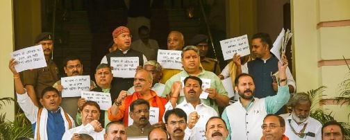 रामनवमी हिंसा पर सदन में हंगामा, सत्ता पक्ष का आरोप विश्व हिन्दू परिषद और आरएसएस बिगाड़ रही है माहौल, देखिये यह रिपोर्ट