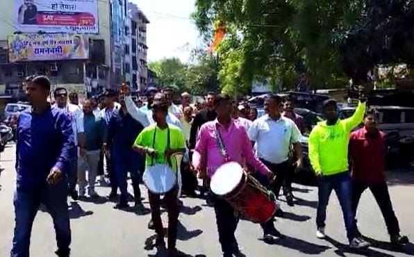 जमशेदपुर में सड़क निर्माण कार्य को मिली स्वीकृति, मंत्री बन्ना गुप्ता के आवास पहुंचे लोग