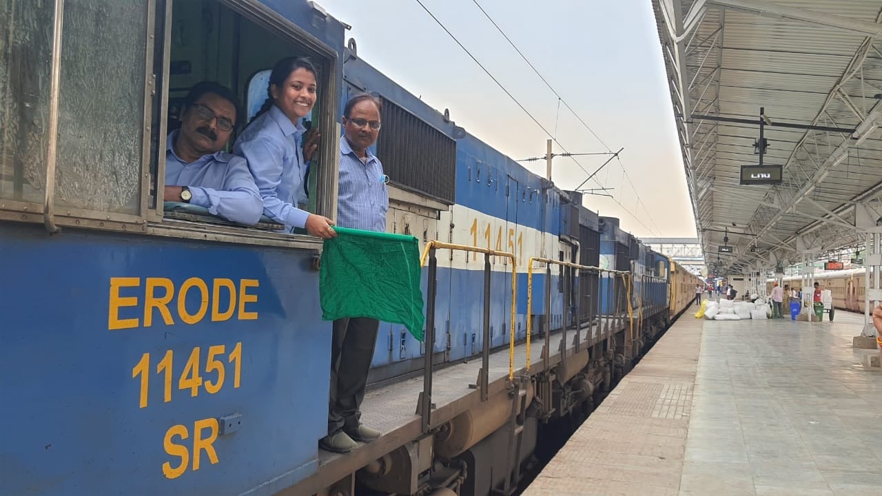 10वीं पास के लिए खुशखबरी, रेलवे ने इन खाली पदों पर निकाली वैकेंसी, जानिए योग्यता सहित अन्य डीटेल