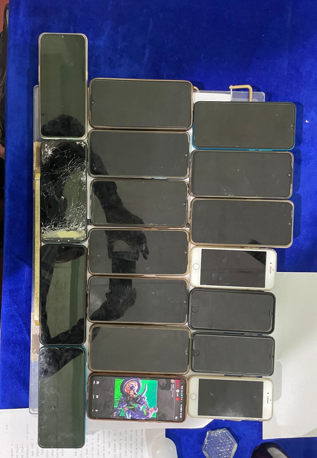 गिरिडीह: पुलिस की गिरफ्त में चार साइबर अपराधी, 18 मोबाइल जब्त,  जांच के बाद पुलिस रह गई हैरान, देखिये यह रिपोर्ट