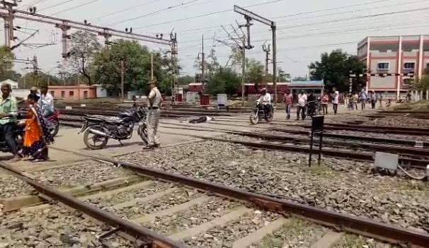 जमशेदपुर में ट्रेन से कटकर वृद्ध ने की आत्महत्या, पहचान में जुटी पुलिस