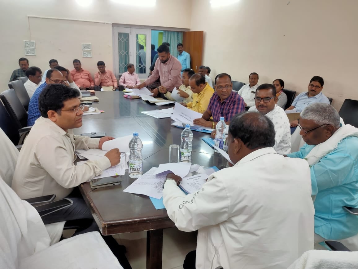 DHANBAD!! जिला परिषद एवं पंचायती राज  समिति पहुंची धनबाद ,जानिए बैठक में क्या क्या हुआ