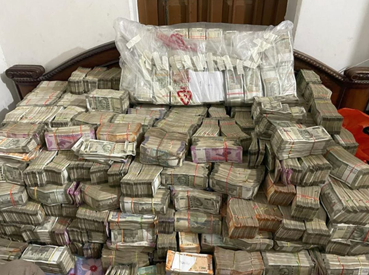 गुमला में वाहन से मिला 5 करोड़ रुपए, जानिए क्या है पूरा मामला, हो रही है जांच