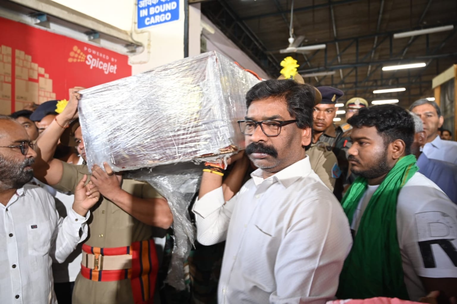 TNP SPECIAL: टाइगर की शवयात्रा में उमड़ी अश्रूपूरित भीड़ से महेंद्र सिंह की अंतिम यात्रा को याद करने लगा झारखंड