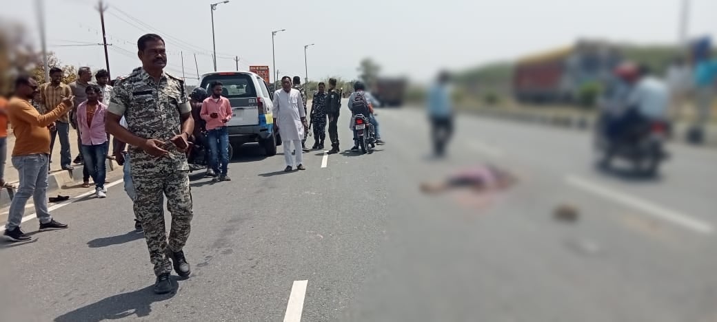 गिरिडीह: सड़क हादसे में एक बाइक सवार युवक की मौत, दो घायल
