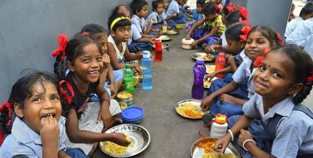 सीतामढ़ी में मिड डे मील का खाना बच्चों के लिए बना जानलेवा, खिचड़ी खाकर आधा दर्जन बच्चे पड़े बीमार