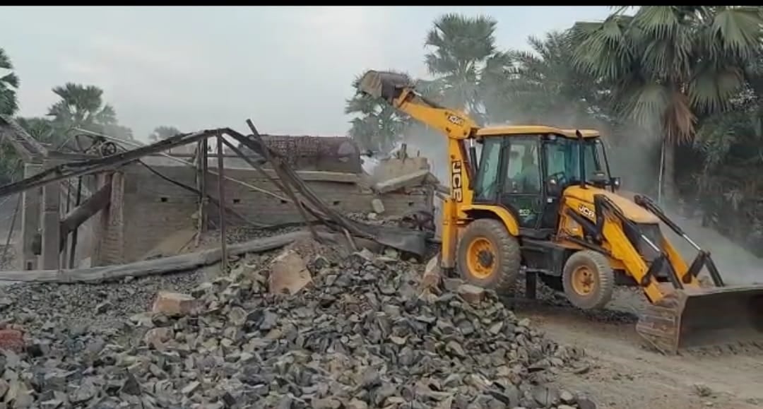 साहिबगंज जिला प्रशासन ने शुरू किया अवैध क्रशर के खिलाफ अभियान, जानिए पूरी जानकारी