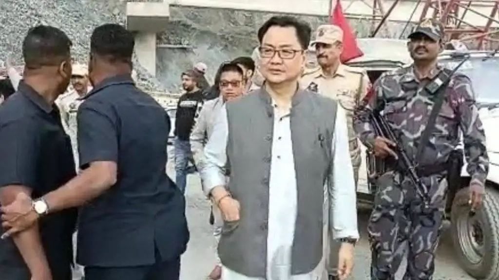 केंद्रीय कानून मंत्री किरण रिजीजू की कार दुर्घटनाग्रस, बाल-बाल बचे, जानिए कैसे हुई घटना