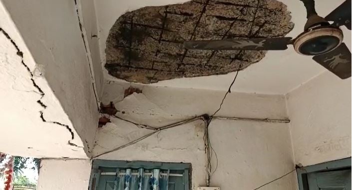 ऐसे में कैसे पुलिस पूरी निष्ठा से निभाएगी अपना काम,जब आराम करने के लिए एक अदद छत भी नहीं सुरक्षित