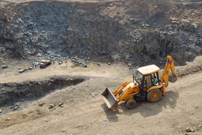 अवैध पत्थर उत्खनन के खिलाफ जिला प्रशासन एक्शन मोड में, चार अवैध क्रशर मशीन पर बुलडोजर चलाकर किया ध्वस्त.