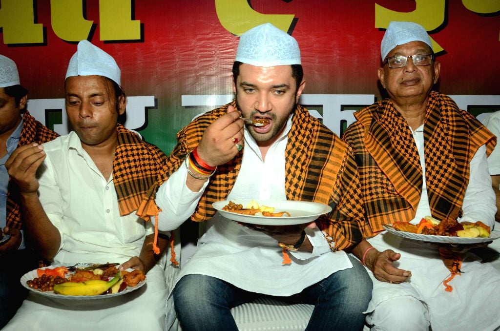 ‘पॉलिटिक्स का चिराग’, कहीं इस बार फिर से इफ्तार पार्टी के साथ शुरु नहीं हो जाय एक नयी राजनीतिक शुरुआत