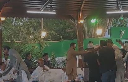 राजद के दावत ए इफ्तार में शामिल हुए चिराग और पप्पू, भाजपा के बहिष्कार पर तेजस्वी ने कहा दंगा करने वाले लोग इफ्तार पर राजनीति करेंगे