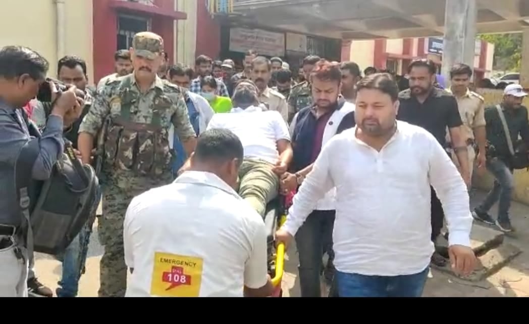 सीने में तेज दर्द की शिकायत के बाद पूर्व विधायक संजीव सिंह SNMMCH में भर्ती