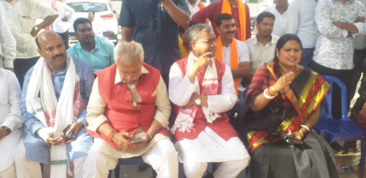 सचिवालय से ज्यादा पारस अस्पताल में जुटी है भाजपा नेताओं की भीड़, देखिये यह रिपोर्ट