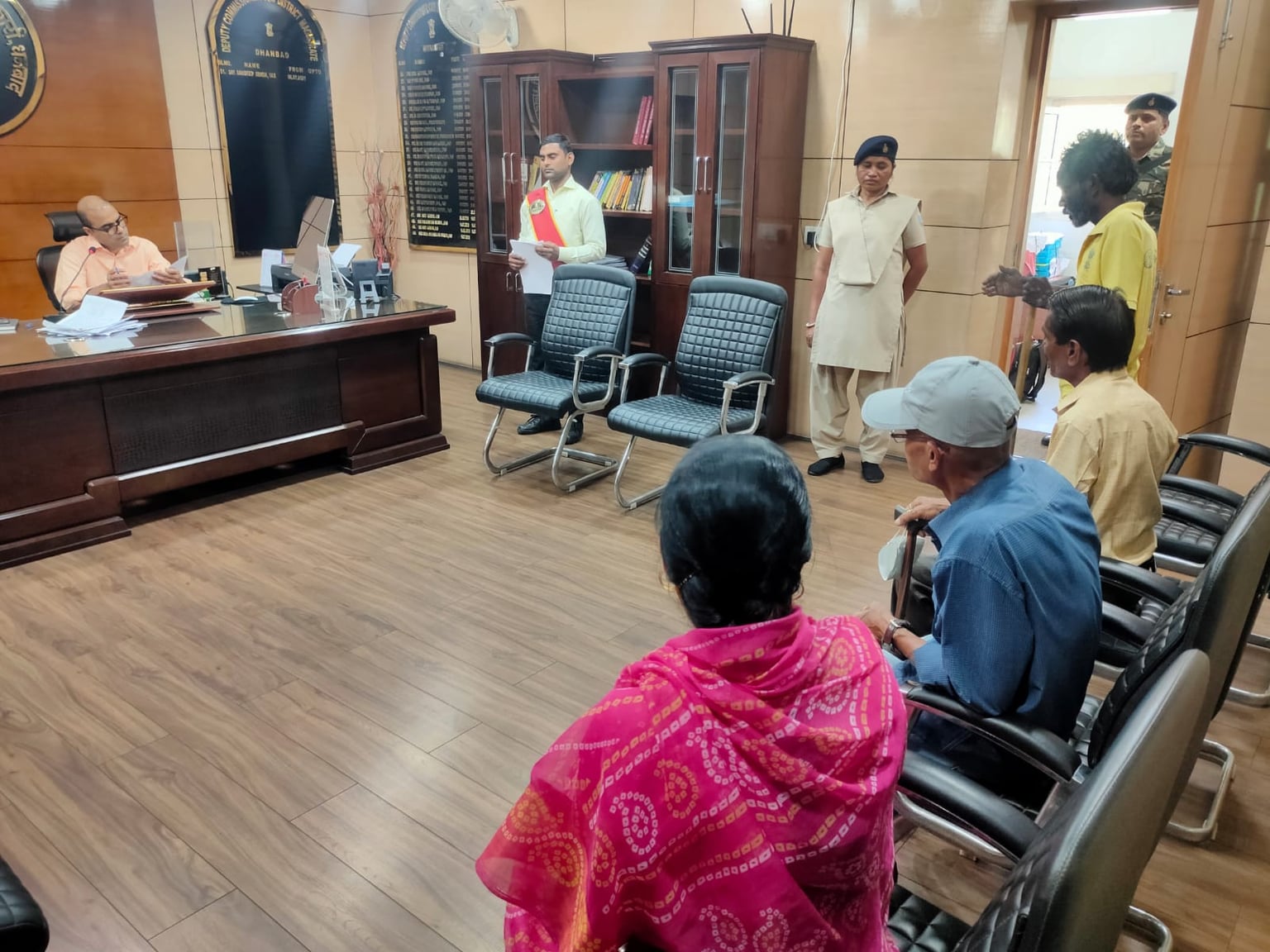 30 सालों से तंबू में जीने वाली महिला की पीड़ा सुनिए, जानिए तकलीफ सुन डीसी ने क्या  किया आदेश