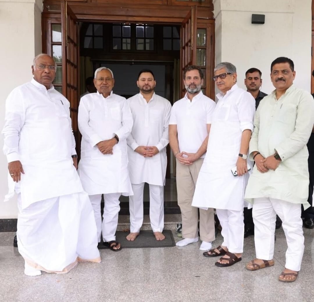 PM मोदी के खिलाफ विपक्षी एकता‌ की कवायद, नीतीश कुमार मिले राहुल गांधी और खरगे से, जानिए क्या बात हुई