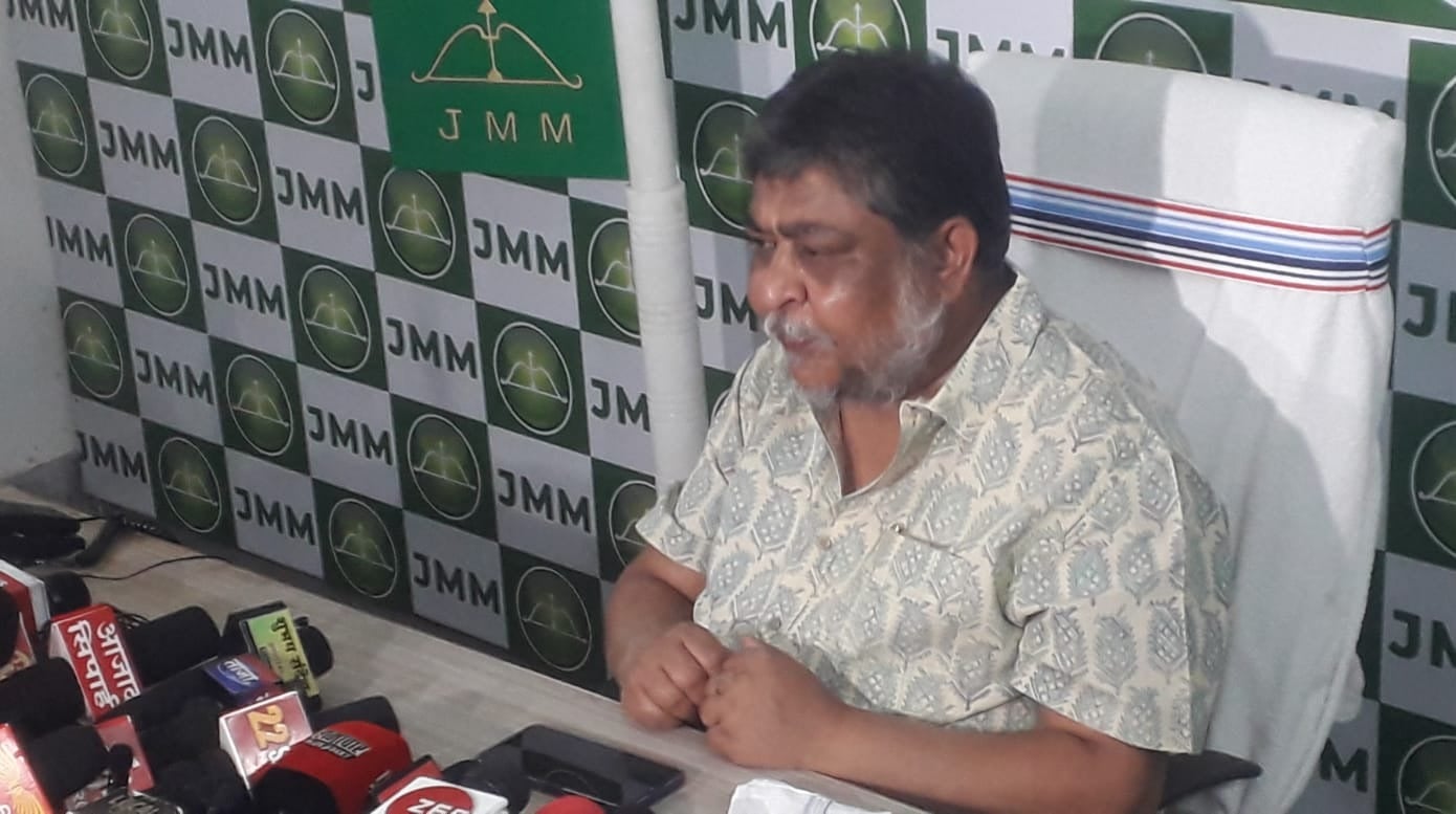 झामुमो ने अमित शाह से पूछा भाजपा की रैली में पत्थरबाज कहां से आए.