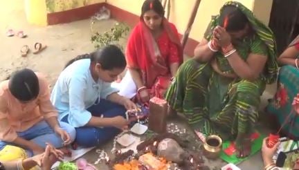 गुमला जिले में भी गोधन की धूम,  भाइयों के कष्ट दूर करने की कामना से हो रही पूजा