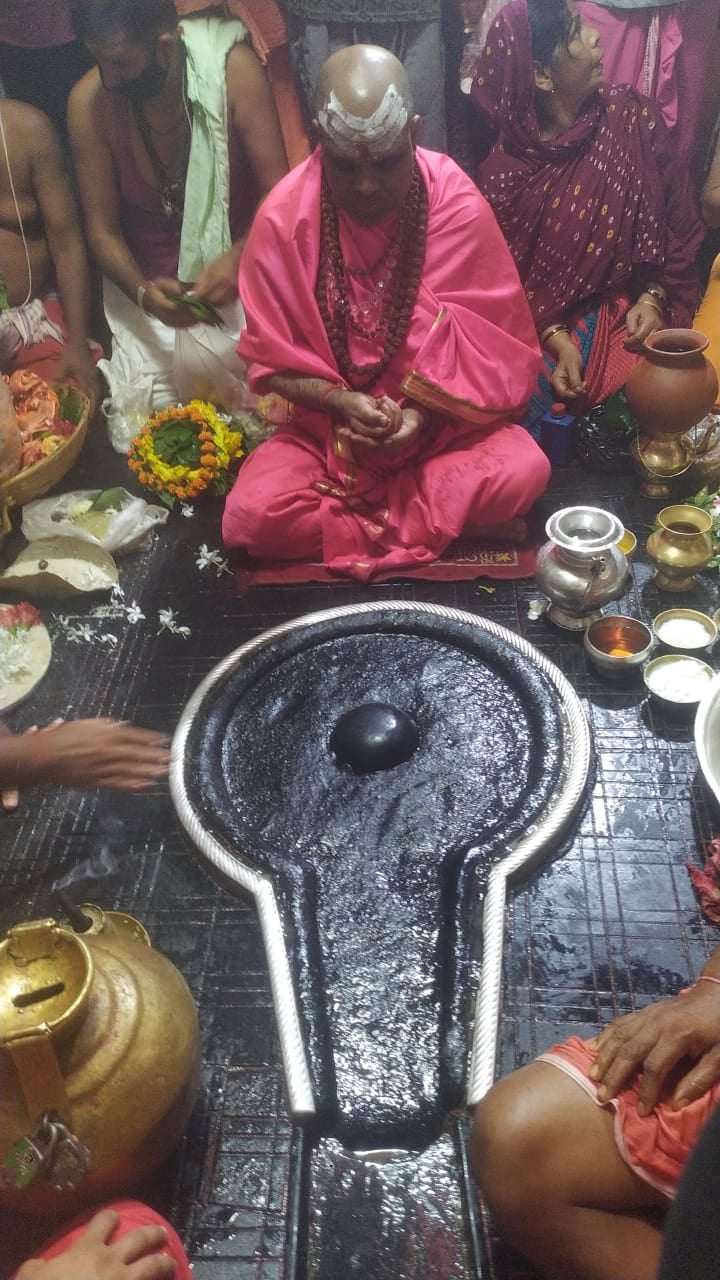 तीसरी सोमवारी में भी बाबानगरी में छाई वीरानगी, डीसी ने की पूजा-अर्चना