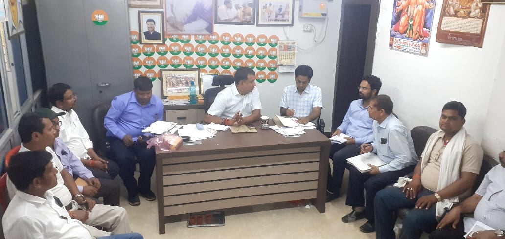 संताल परगना का पहला प्रखंड बनेगा पालाजोरी, जहां घर-घर उपलब्ध होगी शुद्ध पेयजल, पूर्व कृषि मंत्री ने अधिकारियों के साथ की योजना की समीक्षा