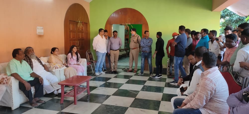 गुरूजी पहुंचे ससुराल, आदिवासी रीतिरिवाज के साथ हुआ भव्य स्वागत, नाश्ते में मिला गुड़ का पीठा