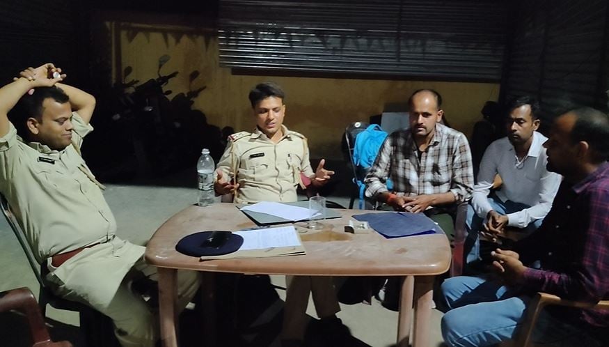 देवघर: साइबर अपराधियों को गिरफ्तार कर ले जा रही पुलिस पर हमला,  4 जवान घायल