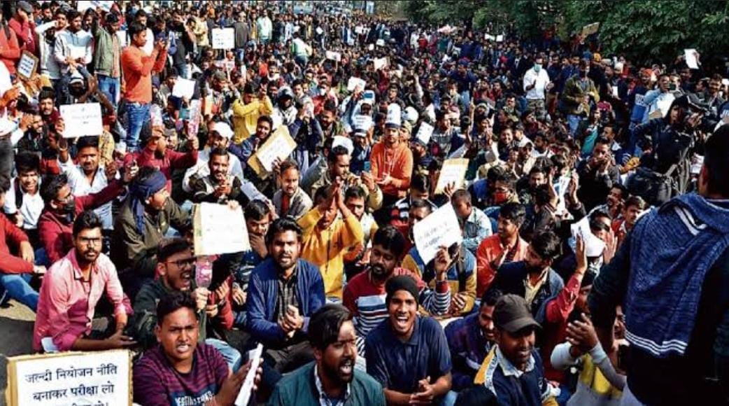 60/40 नियोजन नीति को लेकर झारखंड के युवाओं  का आंदोलन जारी, आखिर क्यों इतने आक्रोशित हैं छात्र, जानिए