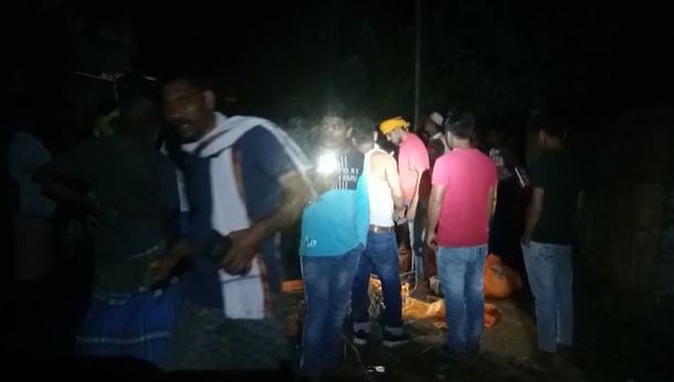 दाह संस्कार कर लौट रहे लोगों का ट्रैक्टर 20 फीट गहरे गड्ढे में गिरा, एक की मौत, 18 घायल