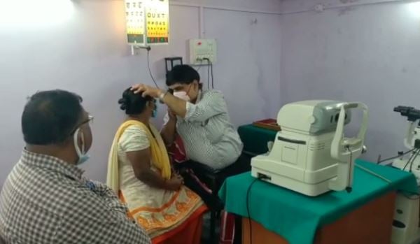 आँखों के बिना जीवन अंधकार है,इसलिए आंखों को उचित देखभाल जरूरी -नेत्र रोग विशेषज्ञ