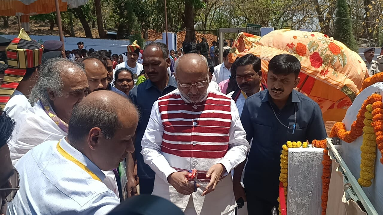 राज्यपाल सीपी राधाकृष्णन का गुमला दौरा, विकास भारती के कामों की जमकर की प्रशंसा, लोगों का जाना हाल