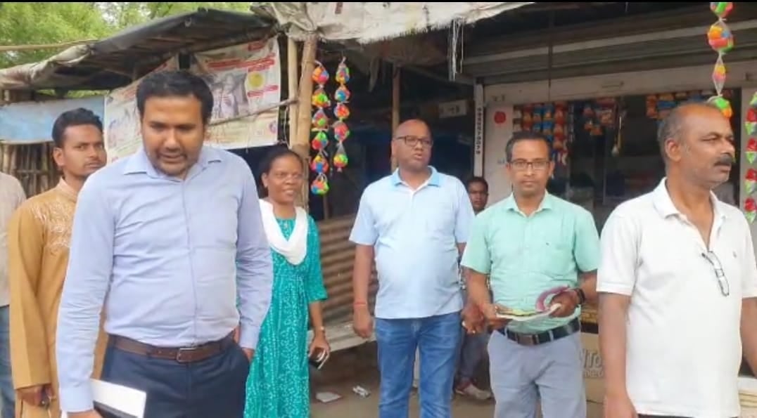 गिरिडीह: प्रतिबंधित पान मसाला और गुटका के खिलाफ की गई छापेमारी, अलग-अलग ब्रांड के पान गुटखा जब्त