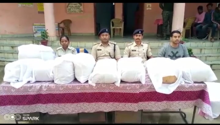 गुमला में वाहन चेकिंग के दौरान मिला बीस लाख रुपए का गांजा