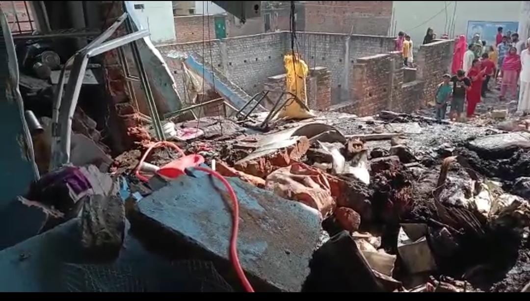 नवादा में बम ब्लास्ट, धमाकों से दहला इलाका, लाखों का नुकसान