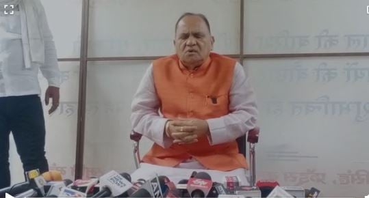 झारखंड की राजनीति में नया मोड़! स्वास्थ्य मंत्री बन्ना गुप्ता अश्लील वीडियो चैट के बाद अब पूर्व स्पीकर सीपी सिंह को आया अश्लील वीडियो कॉल