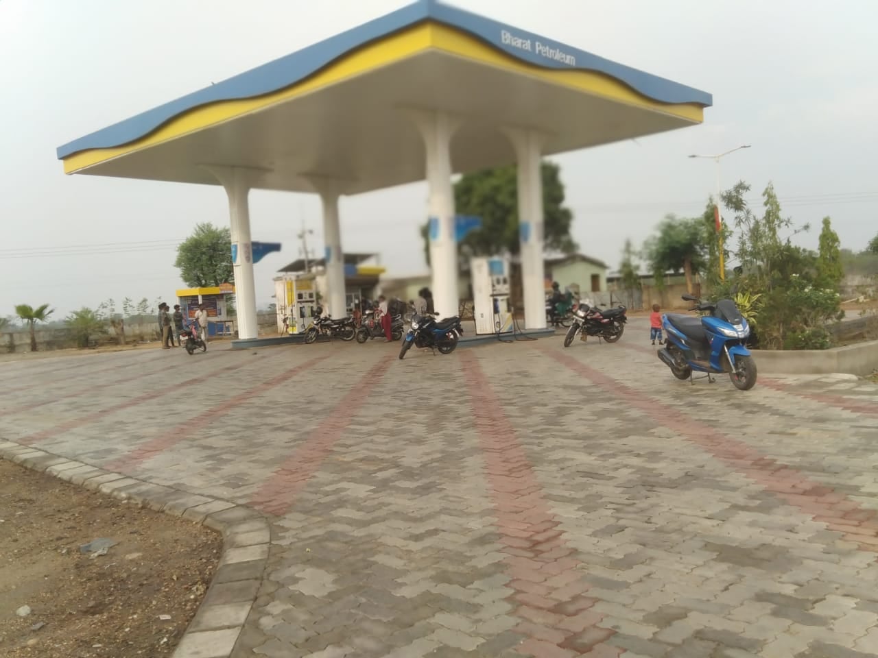 चाईबासा. पेट्रोल पंप पर पेट्रोल की जगह मिला पानी! पंप मालिक ने लौटाए पैसे