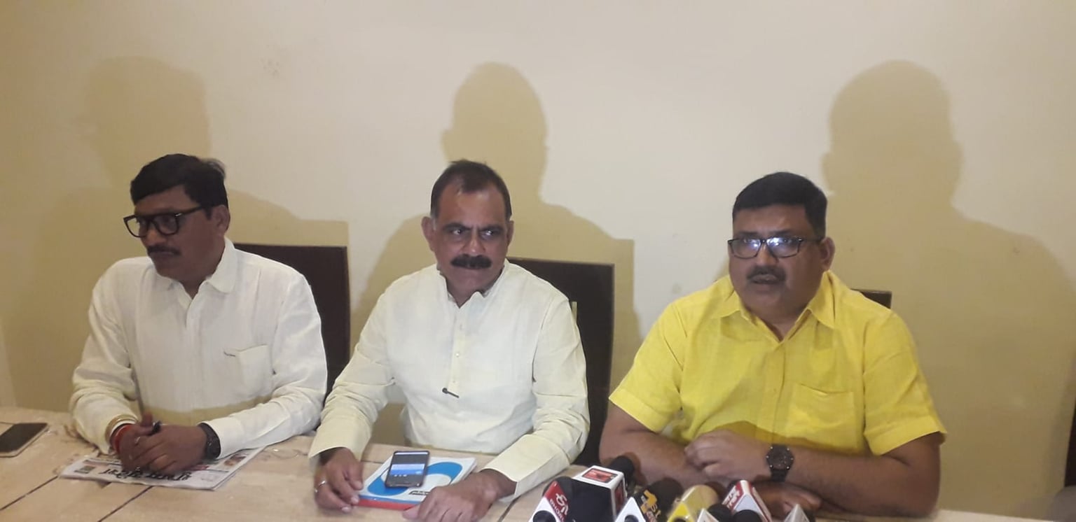 राज्य में निजी संस्थान में हो रही लूट, फर्जी होर्डिंग के जरिए छात्रों को किया जा रहा आकर्षित