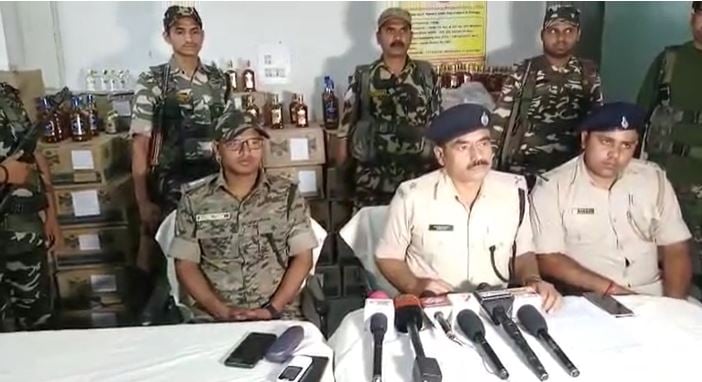 चतरा पुलिस की बड़ी कार्रवाई, झारखंड बिहार बॉर्डर से अवैध नकली शराब का बड़ा खेप जब्त