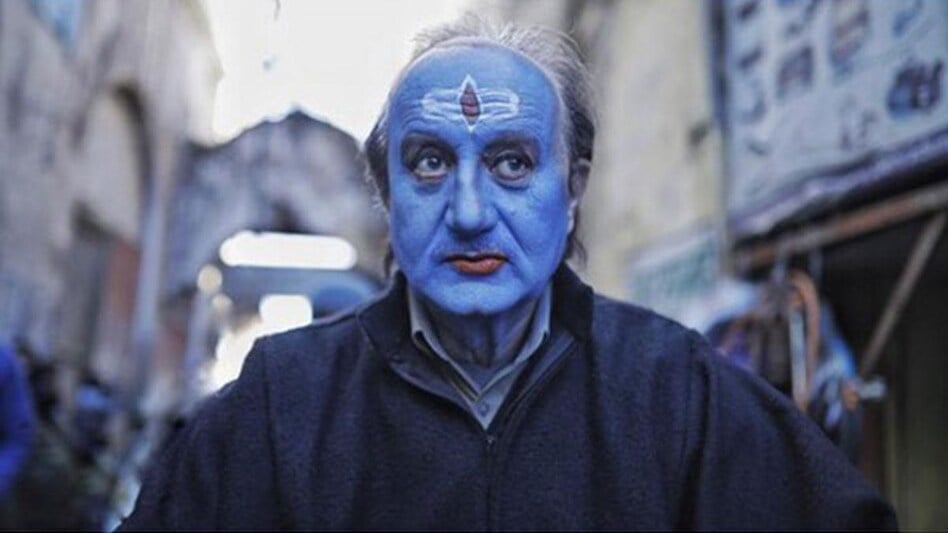 'इज्जत एक महंगा तोहफा है, इसकी उम्मीद सस्ते लोगों से ना रखें.' - अनुपम खेर