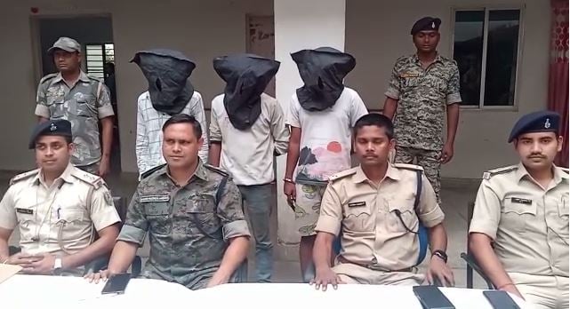 दुमका से चोरी वाहन पटना से बरामद, तीन आरोपी गिरफ्तार