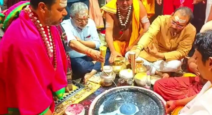 बाबा नगरी पहुंचे SC के न्यायाधीश, पूजा अर्चना कर देश में शांति और उन्नती की कामना