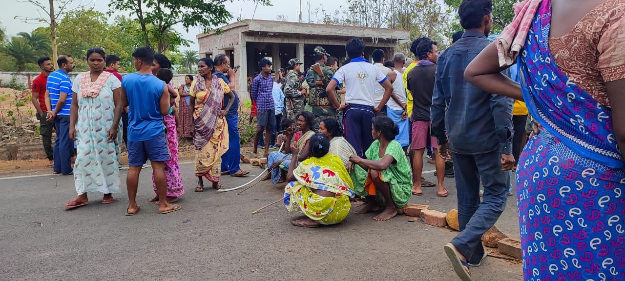 दुमका पाकुड़ मार्ग पर कोयला लोड वाहन लील रही जिंदगी, फिर एक की हुई मौत