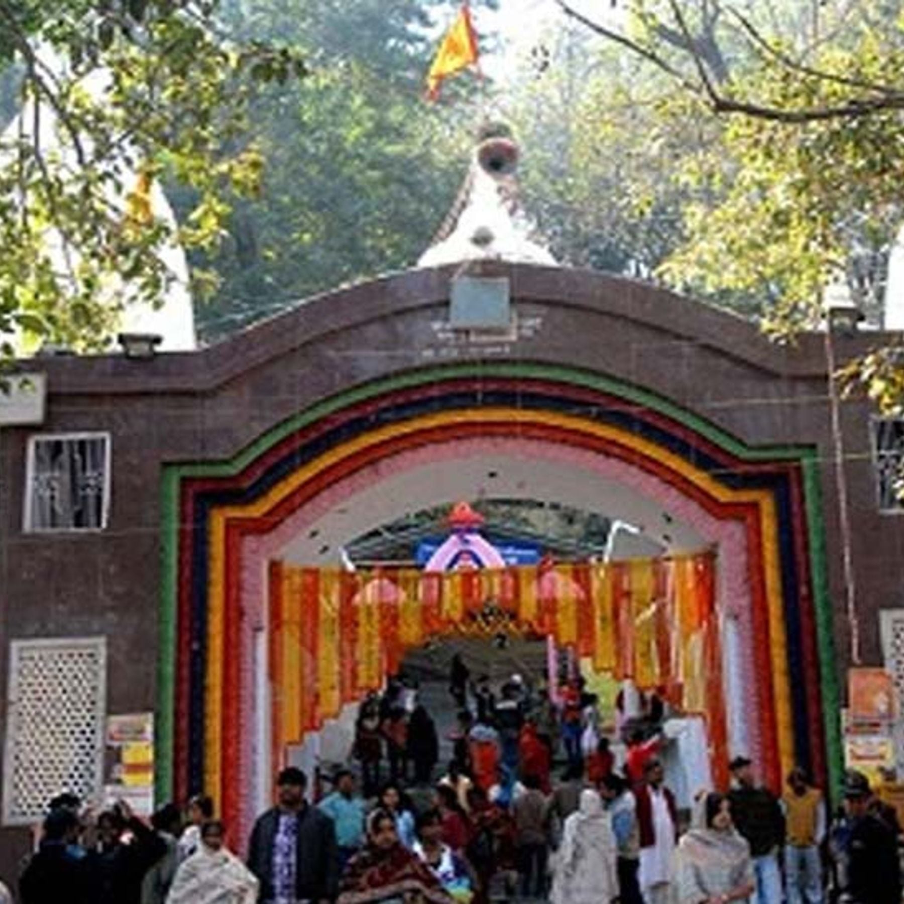 रांची का एक ऐसा शिव मंदिर जहां फहरता है एक साथ धर्म और राष्ट्र का झंडा