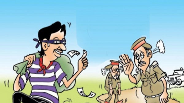 चोर-पुलिस की आंख मिचौली, सोते रह गई पुलिस और थाने से हो गई चोरी, जानिए