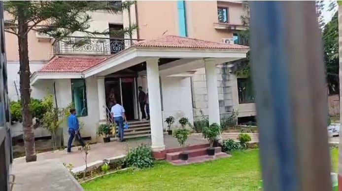 ED ACTION IN LAND SCAM: आईएएस छवि रंजन पहुंचे ED दफ्तर, जानिए किन-किन सवालों का करना पड़ेगा सामना