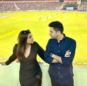 आईपीएल मैच देखने पहुंचे परिणीति और राघव चढ़ा, ‘परिणीति भाभी जिंदाबाद’ के नारे से गूंजा स्टेडियम