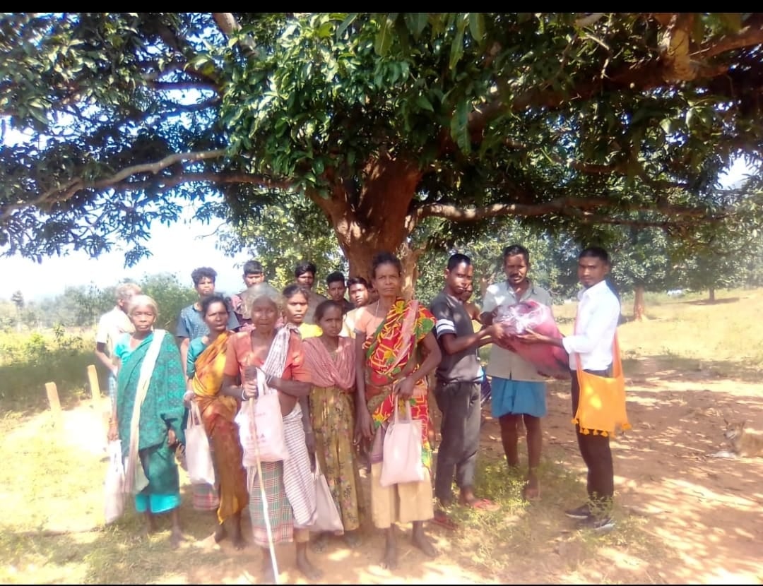 आजसू ने बांटे कोविड-19 किट, कहा हर संभव मदद के लिए तैयार है पार्टी