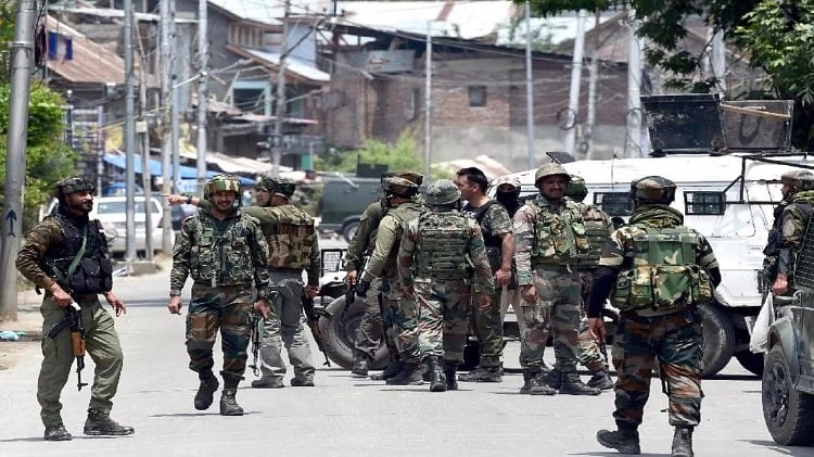 BREAKING. जम्मू- कश्मीर में सुरक्षाबलों और आतंकियों के बीच मुठभेड़, पांच जवान शहीद